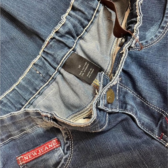 2 Youth Dark wash true religion jeans - Picture 5 of 9